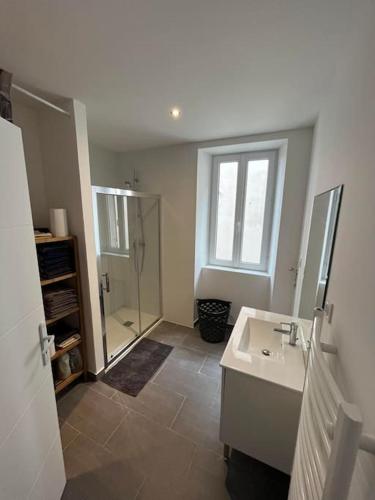 Duplex refait neuf 80m2 centre ville - 6 couchages in Belley Duplex refait neuf 80m2 centre ville - 6 couchages in Belley