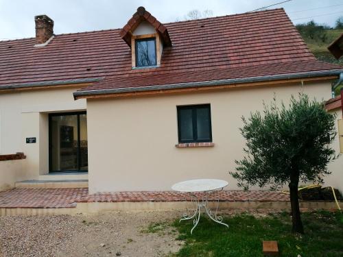 Exterior view, Maison charmante pres des jardins de Monet avec jardin cloture. in Sainte-Genevieve-les-Gasny Exterior view, Maison charmante pres des jardins de Monet avec jardin cloture. in Sainte-Genevieve-les-Gasny