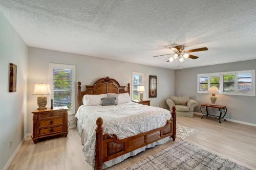 Guestroom, Sand Bunker in Rotonda West (FL) Guestroom, Sand Bunker in Rotonda West (FL)