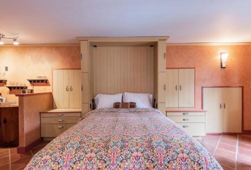 Salt Spring Carriage House B&B in Salt Spring Island (BC) Salt Spring Carriage House B&B in Salt Spring Island (BC)