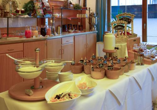 Food and beverages, Landidyll Hotel Zum Alten Schloss in Kirchensittenbach Food and beverages, Landidyll Hotel Zum Alten Schloss in Kirchensittenbach