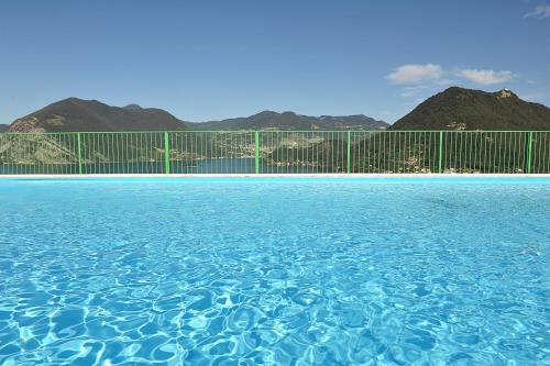Swimming pool, Lake View 30 in Sulzano Swimming pool, Lake View 30 in Sulzano