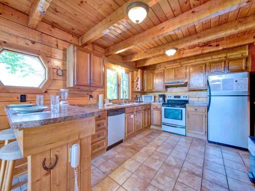 廚房, Seneca, 1 Bedroom, Sleeps 2, Private, View, Hot Tub, Pool Table, Grill in 皮特曼中心 廚房, Seneca, 1 Bedroom, Sleeps 2, Private, View, Hot Tub, Pool Table, Grill in 皮特曼中心