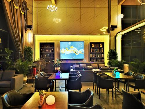 Bar/lounge, Legend Hotel and Resort in Sihanoukville Bar/lounge, Legend Hotel and Resort in Sihanoukville