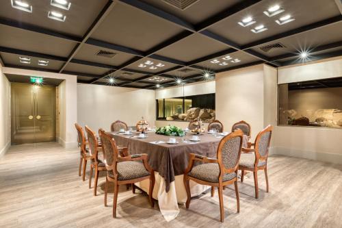 Sala de reunió / Saló de ball, Divani Palace Acropolis Hotel in Atenes Sala de reunió / Saló de ball, Divani Palace Acropolis Hotel in Atenes