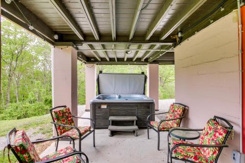 Rustic Dale Hollow Lake Cabin - Private Hot Tub! in 利文斯頓 (TN) Rustic Dale Hollow Lake Cabin - Private Hot Tub! in 利文斯頓 (TN)