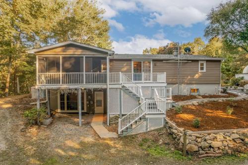 40 Acres w/Waterfalls, Vineyard, Stream, 5 bedroom in Wilkesboro 40 Acres w/Waterfalls, Vineyard, Stream, 5 bedroom in Wilkesboro