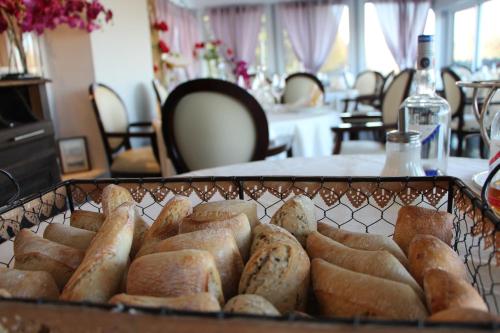 Salón de banquetes, Hotel L'Esturgeon in Poissy Salón de banquetes, Hotel L'Esturgeon in Poissy