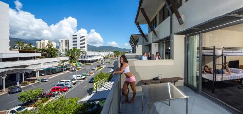 Altan/terrasse, Gilligan’s Hotel & Resort in Cairns Altan/terrasse, Gilligan’s Hotel & Resort in Cairns