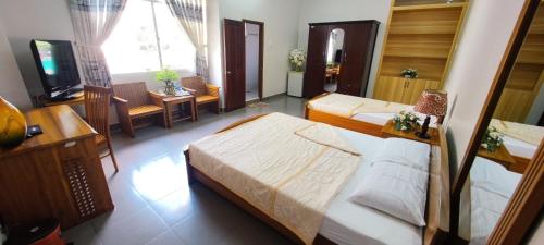 Nhà Hàng Khách Sạn Hòa Bình 2 (Nha Hang Khach San Hoa Binh 2) in Long Xuyen (An Giang) Nhà Hàng Khách Sạn Hòa Bình 2 (Nha Hang Khach San Hoa Binh 2) in Long Xuyen (An Giang)