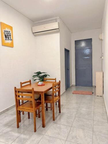 Lovely & Cozy Apt In Nature City near Rainforest Discovery Centre (RDC) Lovely & Cozy Apt In Nature City near Rainforest Discovery Centre (RDC)