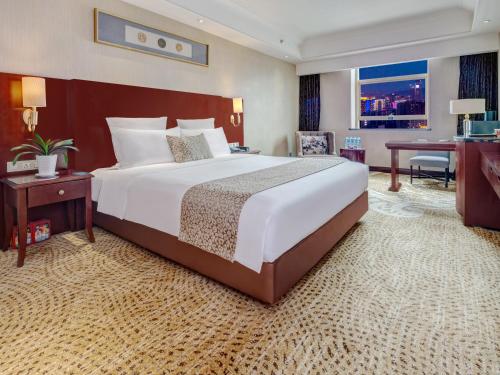 Days Hotel & Suites China Town---Five minutes to reach Changsha Station, the metro Line 2 & Line 6 a in Changsha Days Hotel & Suites China Town---Five minutes to reach Changsha Station, the metro Line 2 & Line 6 a in Changsha