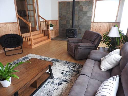 Coastal Charm: SW Oregon home on 2+ quiet acres in Gold Beach (OR) Coastal Charm: SW Oregon home on 2+ quiet acres in Gold Beach (OR)