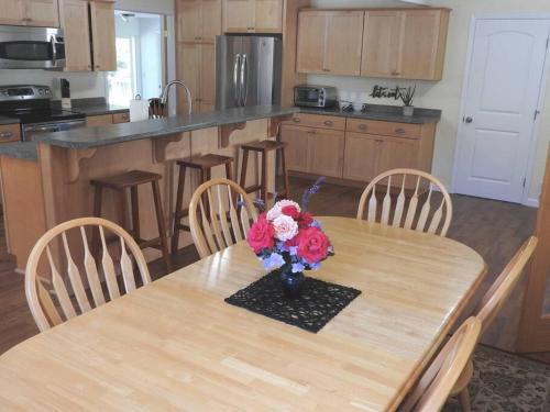 Coastal Charm: SW Oregon home on 2+ quiet acres in Gold Beach (OR) Coastal Charm: SW Oregon home on 2+ quiet acres in Gold Beach (OR)