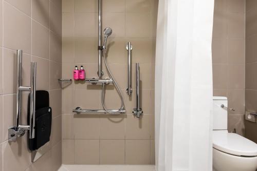 Bathroom, Moxy Glasgow SEC in West End Bathroom, Moxy Glasgow SEC in West End