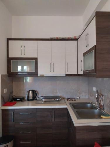 Tophill Apartments in Qazim Pali Tophill Apartments in Qazim Pali