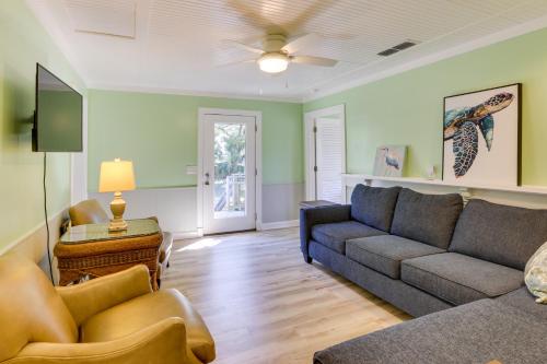 Sunny Apalachicola Vacation Rental with Deck! in Apalachicola (FL) Sunny Apalachicola Vacation Rental with Deck! in Apalachicola (FL)