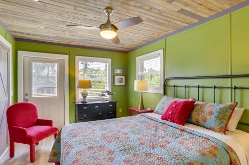 Sunny Apalachicola Vacation Rental with Deck! in Apalachicola (FL) Sunny Apalachicola Vacation Rental with Deck! in Apalachicola (FL)