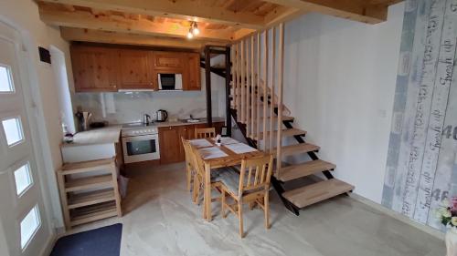 Vadgalamb Apartmanház (Vadgalamb Apartmanhaz) in Lipót Vadgalamb Apartmanház (Vadgalamb Apartmanhaz) in Lipót