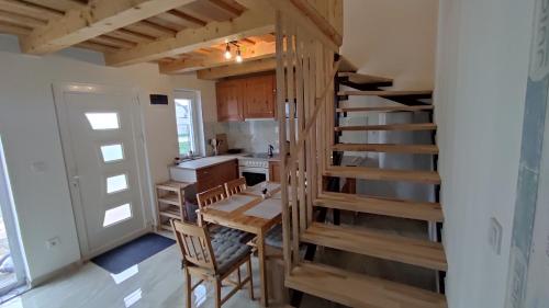 Vadgalamb Apartmanház (Vadgalamb Apartmanhaz) in Lipót Vadgalamb Apartmanház (Vadgalamb Apartmanhaz) in Lipót