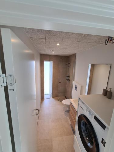 חדר אמבטיה, Brand new apartment with stunning skyline views in Argir חדר אמבטיה, Brand new apartment with stunning skyline views in Argir