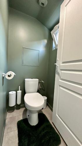 Bathroom, L'Independant in Nemours Bathroom, L'Independant in Nemours