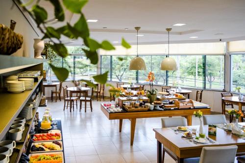 Makanan dan Minuman, Vitoria Regia Hotel Bauru in Bauru Makanan dan Minuman, Vitoria Regia Hotel Bauru in Bauru