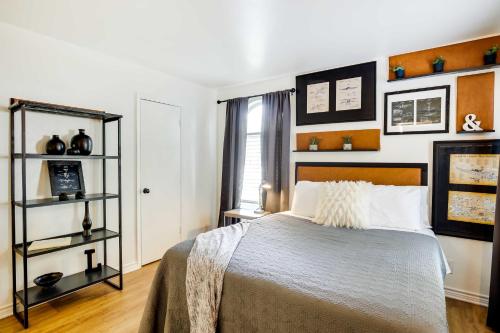 Contemporary Dallas Condo with Pool Access! in Хайленд-Парк Contemporary Dallas Condo with Pool Access! in Хайленд-Парк