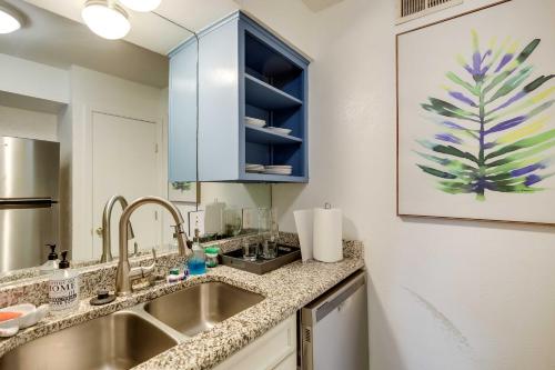 Stylish Knox Henderson Condo with Community Pool! in Highland Park Stylish Knox Henderson Condo with Community Pool! in Highland Park