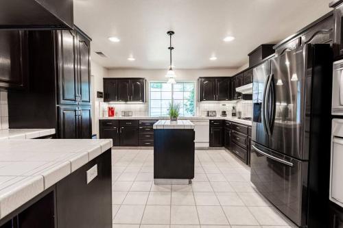 Sunset Villa w/view & Hot tub@Yosemite & Bass Lake in Bass Lake (CA) Sunset Villa w/view & Hot tub@Yosemite & Bass Lake in Bass Lake (CA)