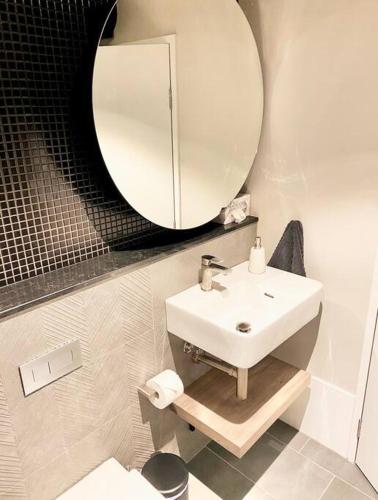 Bathroom, Welcome to the Woolstore in Kingston Bathroom, Welcome to the Woolstore in Kingston