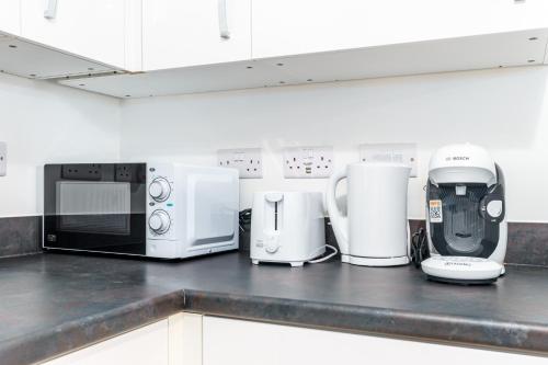 Fortified Luxury Apartment with Balcony and free parking in Hengrove and Whitchurch Park Fortified Luxury Apartment with Balcony and free parking in Hengrove and Whitchurch Park