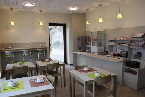 Restaurant, The Originals City, Hôtel Continental, Poitiers in Centre de Poitiers Restaurant, The Originals City, Hôtel Continental, Poitiers in Centre de Poitiers