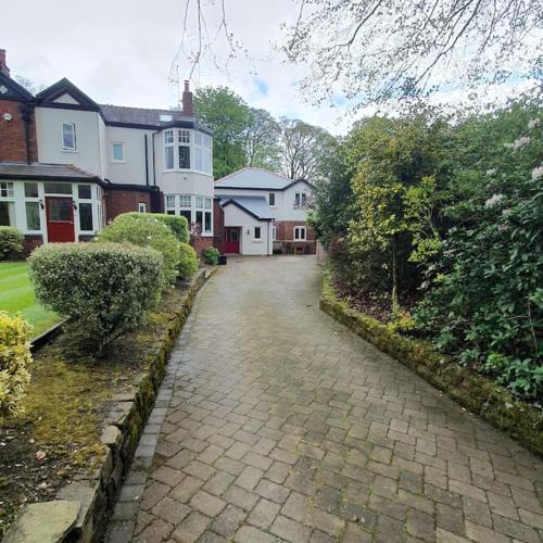 ChurstonBnB, private flat within family home, Bolton in Bolton ChurstonBnB, private flat within family home, Bolton in Bolton