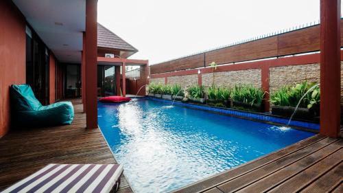 Swimming pool, The Lavana Dawn Light Villa in Medana Swimming pool, The Lavana Dawn Light Villa in Medana