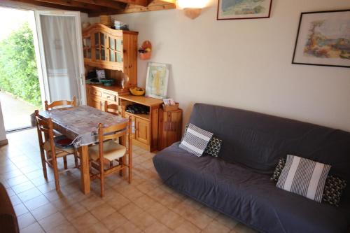 Maison de vacances avec 2 Terrasses, 6 couchages, 150m de la plage residence LES SENTOLINES sans pis in ปอร์ตีราญ Maison de vacances avec 2 Terrasses, 6 couchages, 150m de la plage residence LES SENTOLINES sans pis in ปอร์ตีราญ