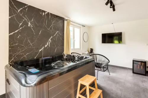 LE CHILL Suite & SPA (Jacuzzi et Sauna prives) in Boissy-Saint-Leger LE CHILL Suite & SPA (Jacuzzi et Sauna prives) in Boissy-Saint-Leger