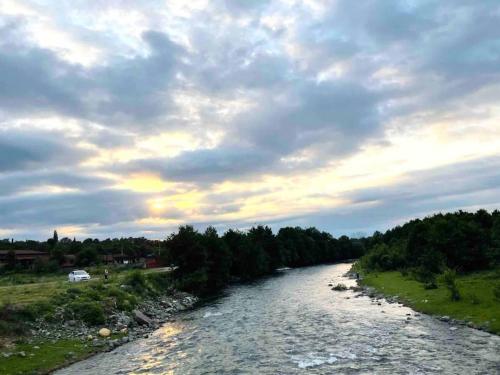 Lähistön nähtävyydet, La-Marti, Idyllische Unterkunft mit Kamin in Baghdati Lähistön nähtävyydet, La-Marti, Idyllische Unterkunft mit Kamin in Baghdati