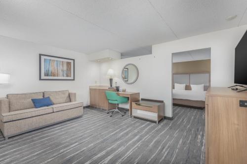 크로스로즈 인 앤 스위트 (Crossroads Inn & Suites) in 개틀린버그 (TN) 크로스로즈 인 앤 스위트 (Crossroads Inn & Suites) in 개틀린버그 (TN)