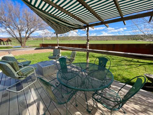 Balkon/teras, Elderberry Farmhouse at Zenzen Gardens in Paonia (CO) Balkon/teras, Elderberry Farmhouse at Zenzen Gardens in Paonia (CO)