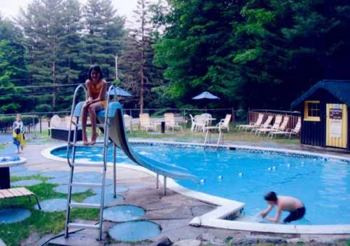 Swimming pool, Amber Lantern Efficiency Cottage in Diamond Point (NY) Swimming pool, Amber Lantern Efficiency Cottage in Diamond Point (NY)