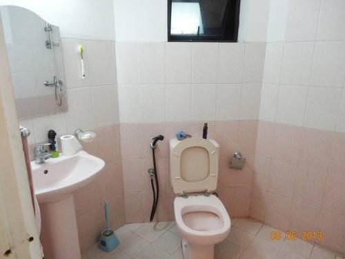 Bathroom, Ascon Residencies Colombo 9 - 3BR Luxury Fully furnished Apartment in Wellampitiya Bathroom, Ascon Residencies Colombo 9 - 3BR Luxury Fully furnished Apartment in Wellampitiya