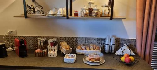 Food and beverages, Oltre la Siepe Apartment in Nepi Food and beverages, Oltre la Siepe Apartment in Nepi