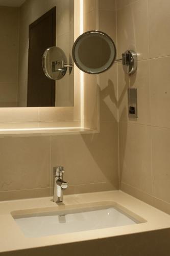 Bathroom, St George's Hotel - Wembley in Wembley Bathroom, St George's Hotel - Wembley in Wembley