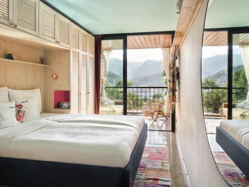 บิกินี ไอส์แลนด์ แอนด์ เมาน์เท็น พอร์ต เด โซเยร์ (Bikini Island & Mountain Port de Soller) in ปอร์ต เด ซอเยอร์ บิกินี ไอส์แลนด์ แอนด์ เมาน์เท็น พอร์ต เด โซเยร์ (Bikini Island & Mountain Port de Soller) in ปอร์ต เด ซอเยอร์