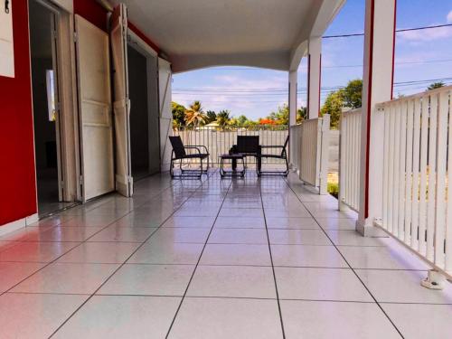 balcon/terrasse, Maison charmante proche de la plage au Moule avec piscine in Le Moule balcon/terrasse, Maison charmante proche de la plage au Moule avec piscine in Le Moule