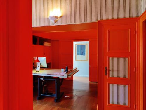 เอาต์ ออฟ เดอะ บลู (Out Of The Blue) in ปอนตา เดลกาดา เอาต์ ออฟ เดอะ บลู (Out Of The Blue) in ปอนตา เดลกาดา