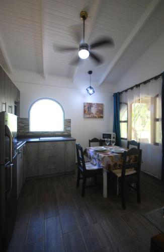 Instalações, Gray Beach House in Potrero Instalações, Gray Beach House in Potrero