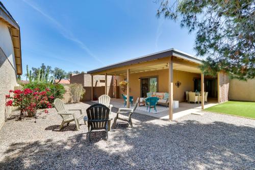 5 Mi to Ocotillo Golf Course Chic Sun Lakes Home! in ซันเลค 5 Mi to Ocotillo Golf Course Chic Sun Lakes Home! in ซันเลค
