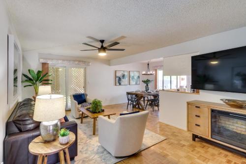 5 Mi to Ocotillo Golf Course Chic Sun Lakes Home! in ซันเลค 5 Mi to Ocotillo Golf Course Chic Sun Lakes Home! in ซันเลค